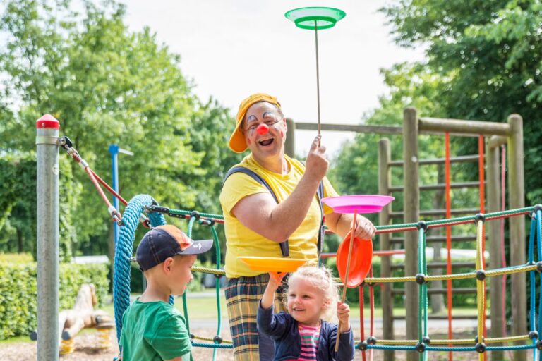 Alfsee Ferien und Erholungspark Animation und Unterhaltung fuer Kinder auf dem Spielplatz 768x512
