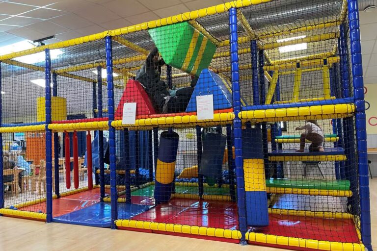 Alfsee Ferien und Erholungspark Indoor Spielplatz fuer Kinder 6ae2a7d3 0f9a 4e26 a83d ccc8d939fed7 768x512