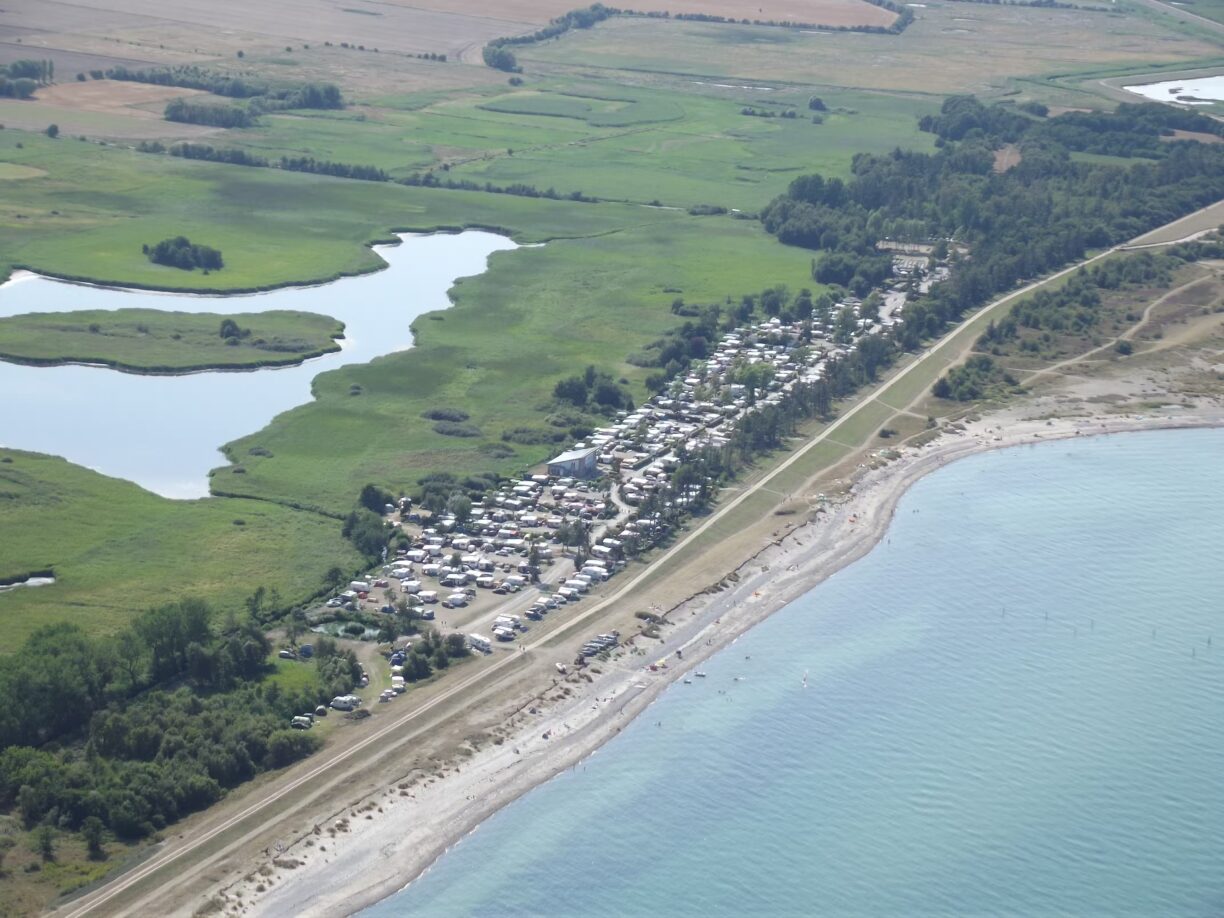 Belt Camping Fehmarn Campingplatz aus der Vogelperspektive direkt an der Ostsee 1224x918
