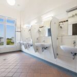 Belt Camping Fehmarn Innenansicht des Sanitaergebaeudes 5c8577da ae48 469d 8b13 f639b8740e33 150x150