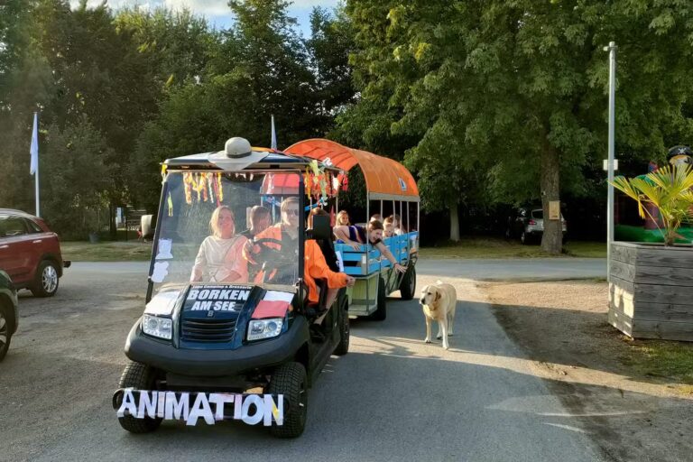 Camping Borken am See Anhaengerfahrt fuer Kinder auf dem Campingplatz c87e7cba 2be6 4ad5 9aa0 fcab710bd004 768x512
