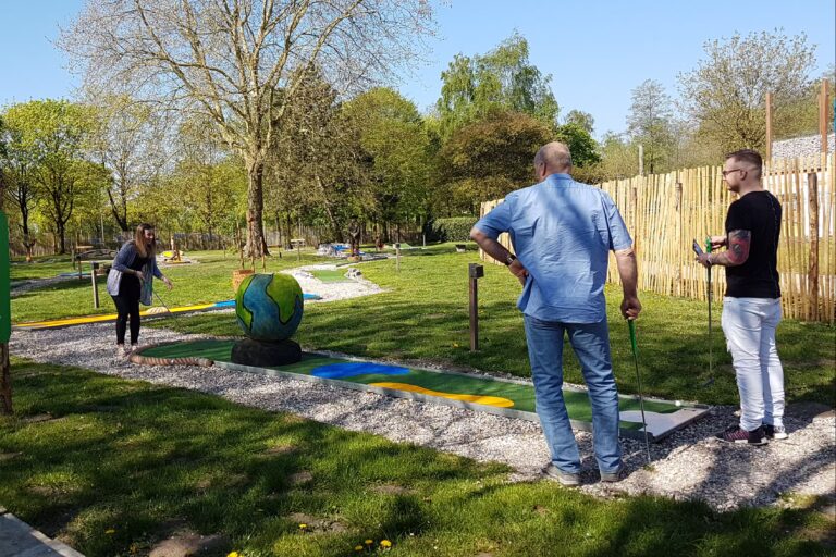 Camping Borken am See Platz fuer Minigolf auf dem Gelaende vom Campingplatz 768x512