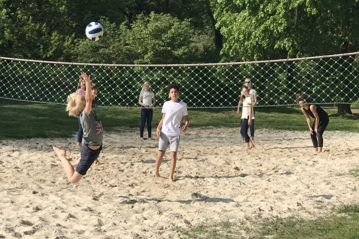 Camping Borken am See Volleyballplatz auf dem Campingplatz 1224x816