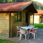 Camping Clausensee Mobilheime vom Campingplatz mit Esstischen auf der Veranda 150x150