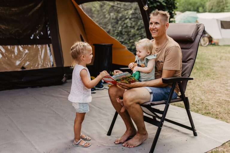 Camping De Kleine Wolf Familie auf einem Zeltplatz 4dc9d19a 6bf7 4aec b9e4 b18a5de83576 768x512