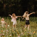 Camping De Kleine Wolf Kinder spielen auf der Wildblumenwiese 1a78f7ee 91dc 401b a14a 428d2aec5d72 150x150