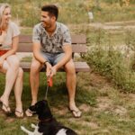 Camping De Kleine Wolf Paar mit Hund sitzt auf einer Bank auf dem Campingplatz 1baf354a 3080 42f2 958b cf662d5ce4d6 150x150