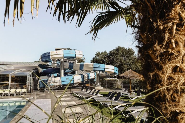 Camping De Kleine Wolf Rutschen im Wasserpark des Campingplatzes 4187f0b7 08d4 4b77 b0de b71c69e74688 768x512