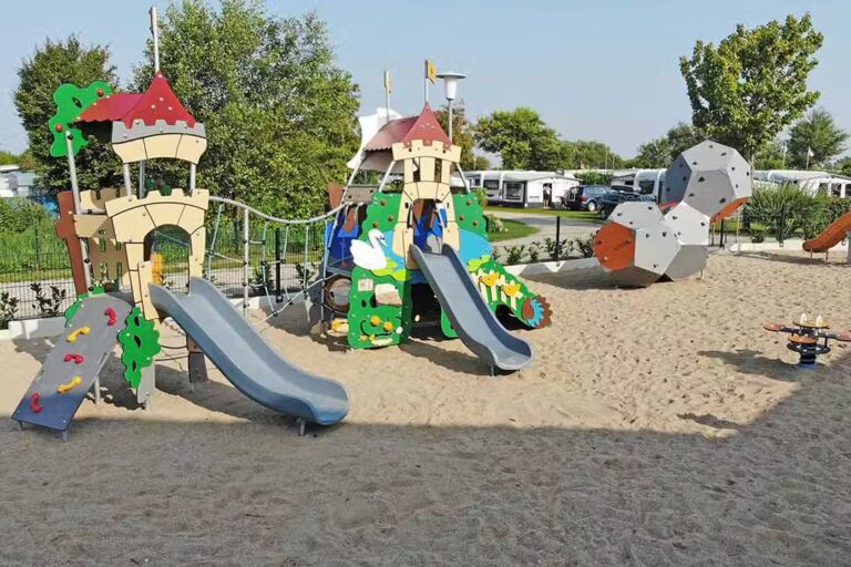 Camping Miramar Spielplatz vom Campingplatz 768x512