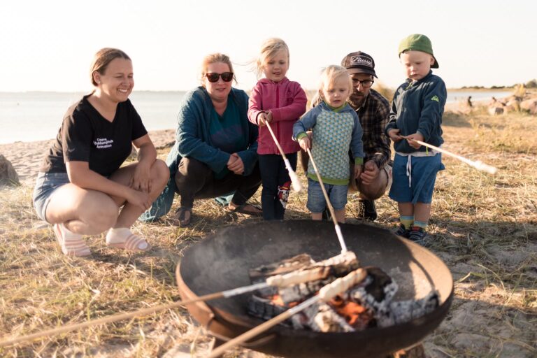 Camping Strukkamphuk Kinderanimation am Lagerfeuer auf dem Campingplatz e2d329fc df7b 452d 9efc de4e27404a0e 768x512