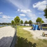 Camping TerSpegelt Badestrand mit Baeumen beim Campingplatz 150x150