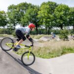 Camping TerSpegelt Fahrrad Fahrer auf dem Campingplatz Gelaende 150x150