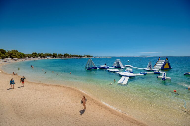 Camping Village imuni Badestrand mit Wasserspielinsel 98635fbb 54e6 451d a638 465dd2627f30 768x512