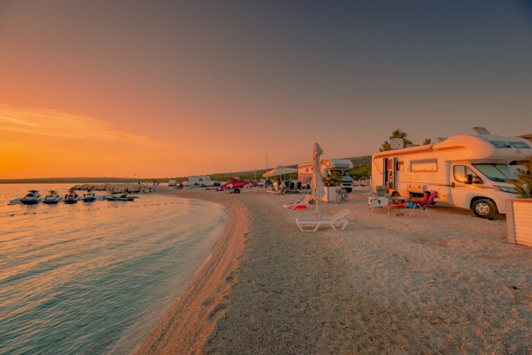 Camping Village imuni Sonnenuntergang ueber dem Badestrand 67f51dff 1d8e 4a5e 85db 5d3b824e2dfe 768x512