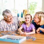 Camping Wirthshof Familie beim gemeinsamen Puzzlen im Wohnzimmer e49c2658 8226 46ae a52b d84a9e23f216 150x150
