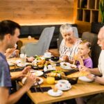 Camping Wirthshof Gaeste beim gemeinsamen Fruehstueck 0d6b5ba8 390a 4b33 a5f9 06d530a0e1d8 150x150