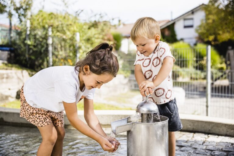 Camping Wirthshof Kinder spielen mit wasser 73b1b857 3c70 41bc a335 ac4c68c9207e 768x512