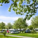 Camping Wirthshof Stellplaetze im Schatten unter Baeumen auf dem Campingplatz bei Markdorf in der Naehe des Bodensees 150x150