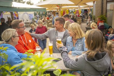 Camping Wulfener Hals Eventterrasse auf dem Campingplatz c908ce7f 24aa 4981 aa32 bab5e10abb7a 400x267