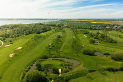 Camping Wulfener Hals Luftaufnahme des 18 Loch Golfplatzes auf dem Campingplatz 3f3ae991 7089 4e2d b488 daf3f0155c54 400x267