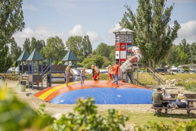 Camping Wulfener Hals Spielplatz mit Huepfkissen auf dem Campingplatz 5b004adf 2b38 4a8c 97f9 b3964a3885ed 400x267