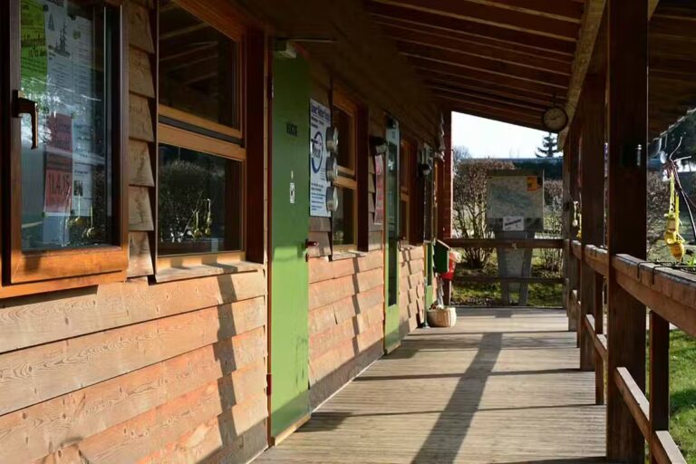 Camping am Brocken Rezeption vom Campingplatz mit Veranda 768x512