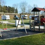 Camping am Brocken Spielplatz vom Campingplatz Wohnwagen im Hintergrund 150x150