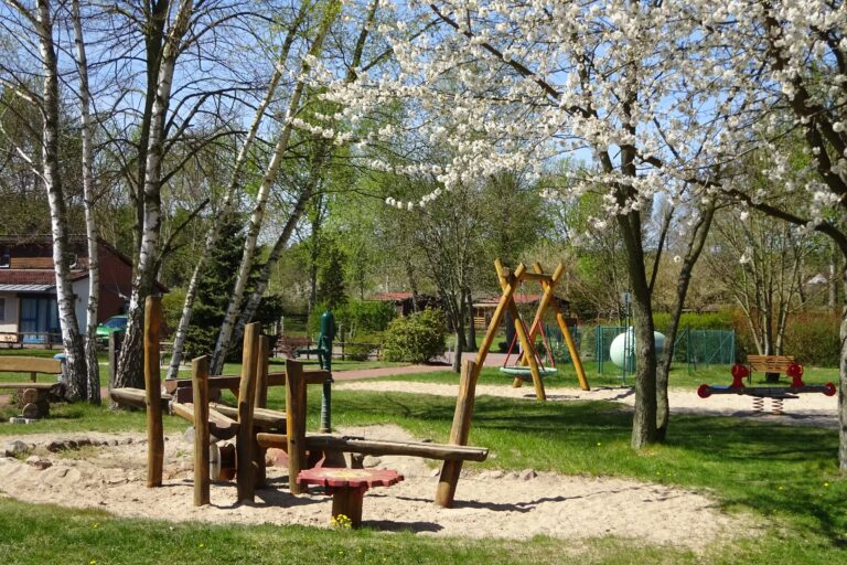 Camping am Zabakucker See Campingplatz mit Kinderspielplatz  768x512
