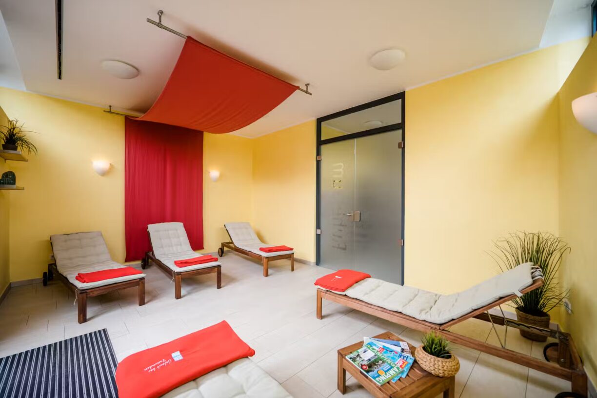 Campingpark Kalletal Ruheraum im Saunabereich auf dem Campingplatz 84f14e96 5e06 43c7 8c34 962b3a209af2 1224x816