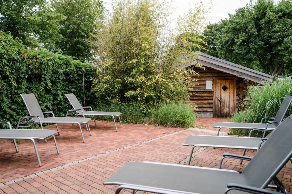 Campingpark Kalletal Saunabereich mit Liegestuehlen auf dem Campingplatz 764fb8b3 ceae 4d17 a6c1 eb1a5b84572c 1224x814
