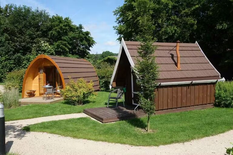 Campingpark Kerstgenshof Mobilheime vom Campingplatz mit Veranda im Gruenen 768x512