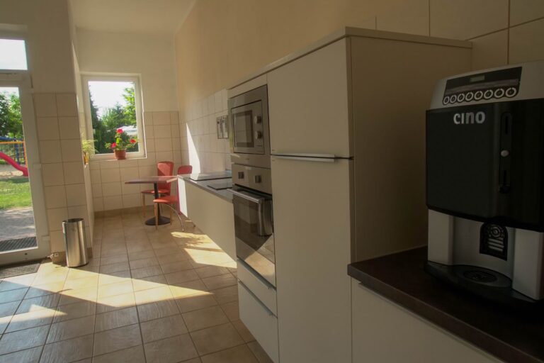 Campingpark LuxOase Gemeinschaftskueche auf dem Campingplatz aa379390 ae6c 4cea 8e2b 632762ff993a 768x512