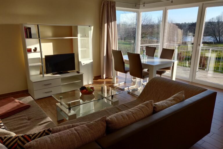 Campingpark LuxOase Wohnzimmer in einer Ferienwohnung auf dem Campingplatz 2354cc9b 9c40 45fc bdbe 112abb7282bf 768x512