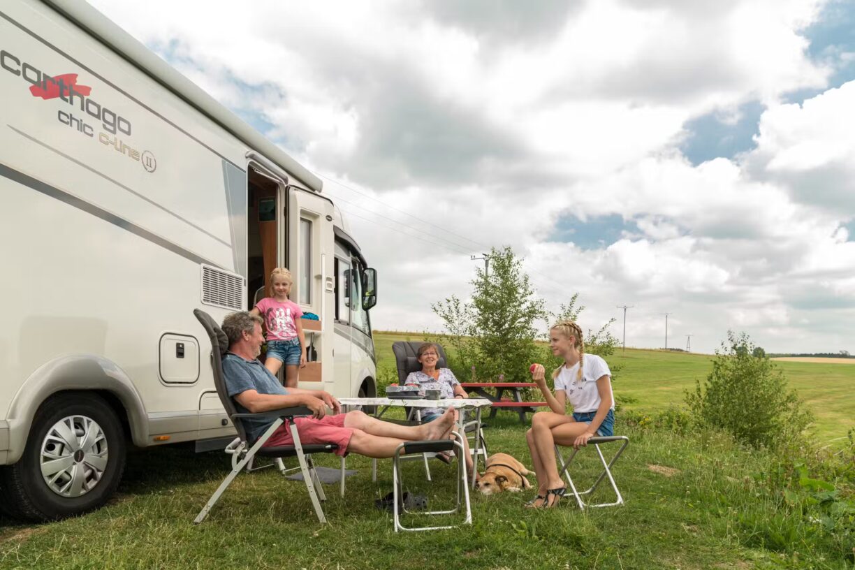 Campingpark im Bergischen Land Gaeste entspannen auf ihrem Standplatz 47dc1909 a168 40ae 9dfe 048ab794e6a1 1224x816