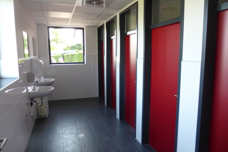 Campingpark im Bergischen Land Innenansicht des Sanitaergebaeudes 96433597 9dee 48b7 a4c5 103ae918ad03 768x513