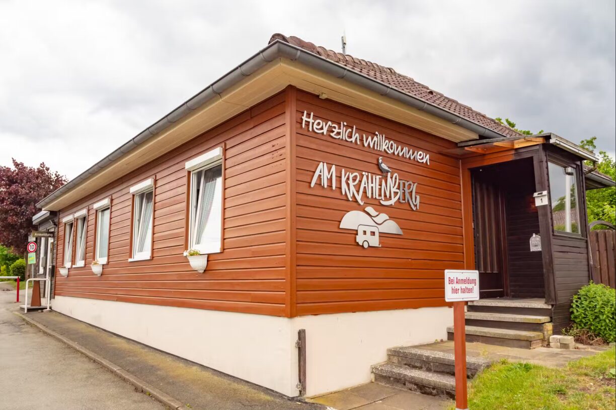 Campingplatz Am Kraehenberg Anmeldung bei Rezeption 1224x816