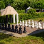 Campingplatz Am Kraehenberg Gartenschach auf gruener Wiese auf dem Campingplatz 150x150