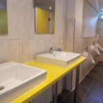 Campingplatz Am Kraehenberg Innenraum vom oeffentlichen Sanitaergebaeude auf dem Campingplatz 150x150