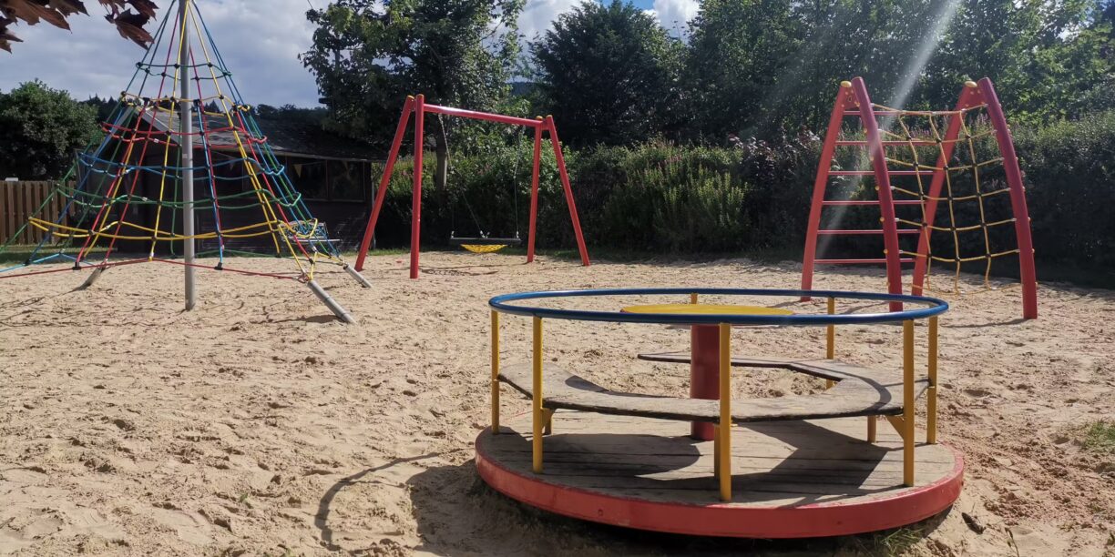 Campingplatz Am Kraehenberg Spielplatz fuer Kinder auf dem Campingplatz 1224x612