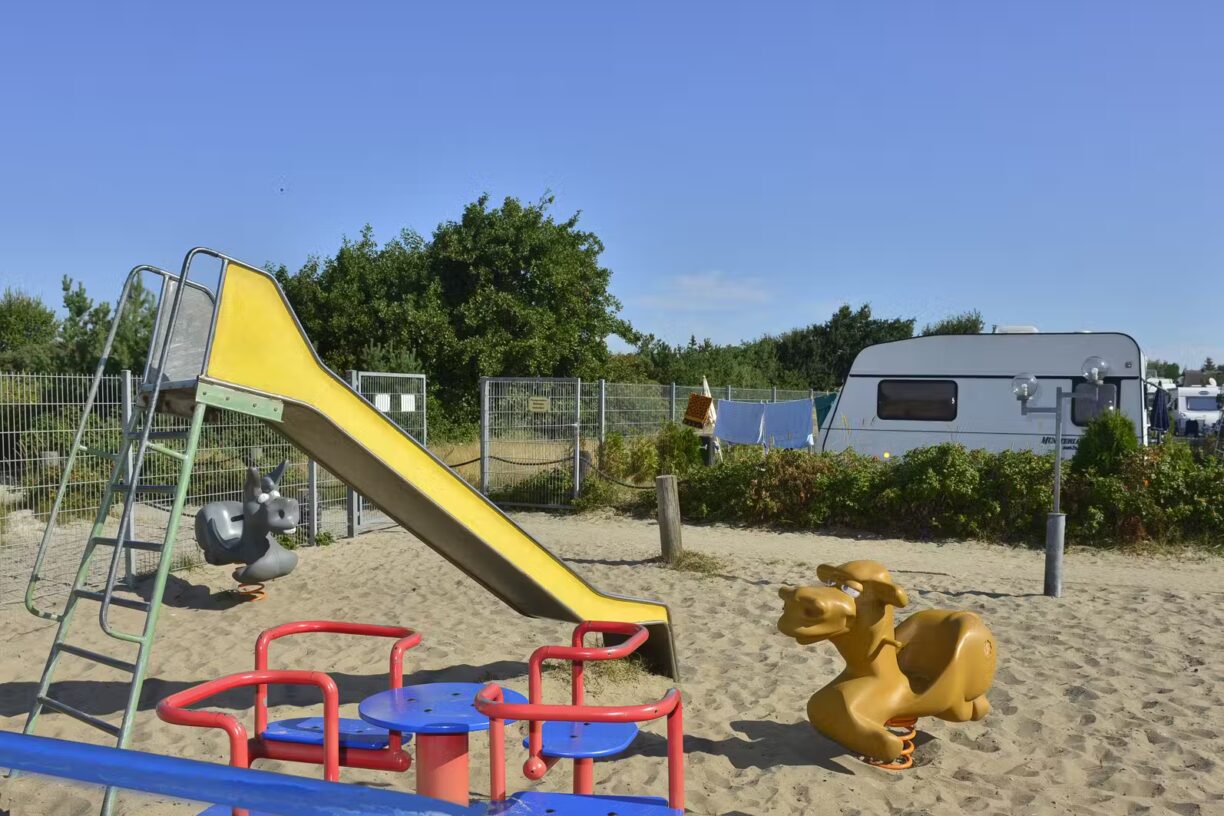 Campingplatz An den Strandduenen Kinderspielplatz auf dem Campingplatz 9c88abd6 8db0 42c1 9470 079bcacf4c54 1224x816