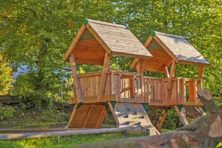 Campingplatz Das Kreuzeck Camping am Kreuzeck Spielplatz im Gruenen mit Klettergeruest 7559bb01 5db3 46e8 a4f7 230bedfda104 768x512