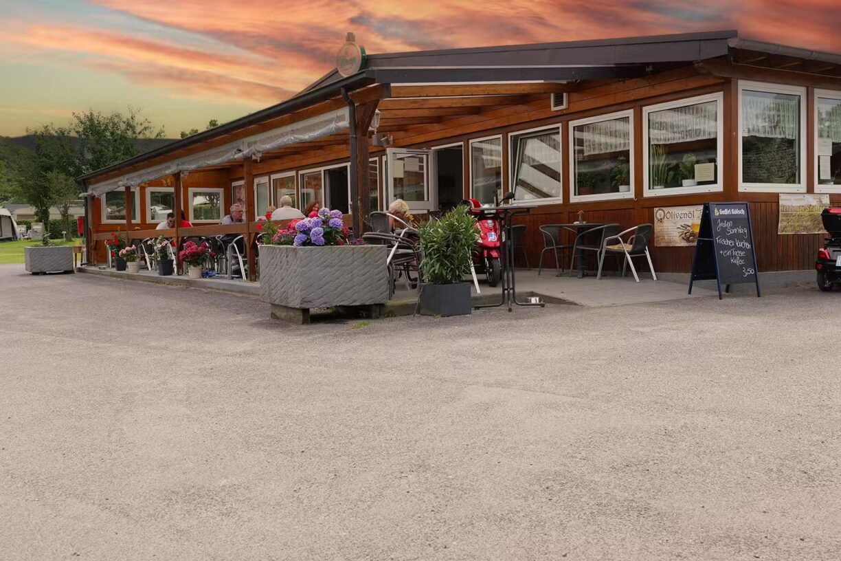 Campingplatz Hetzingen Restaurant mit Terrasse auf dem Campingplatz ecc93188 9c87 49b8 944f 5f0281f5e38d 1224x816