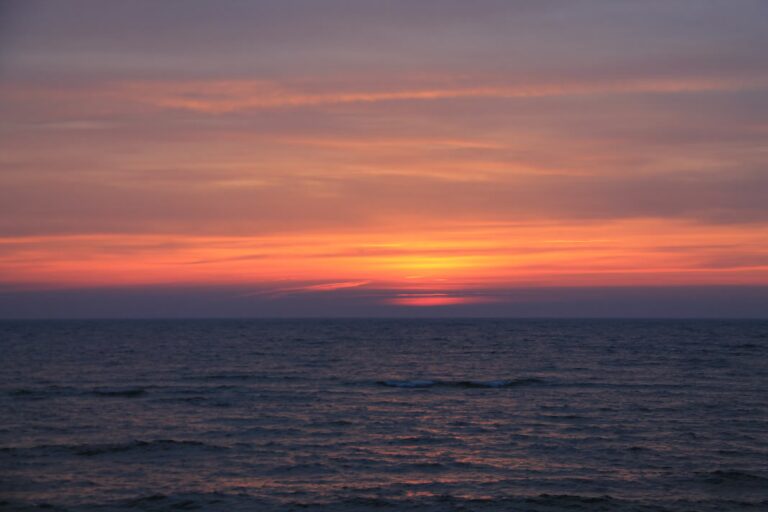 Campingplatz Ostseesonne Sonnenuntergang ueber dem Meer 553daf85 bfac 4fa9 894e 0549c10f4b0f 768x512