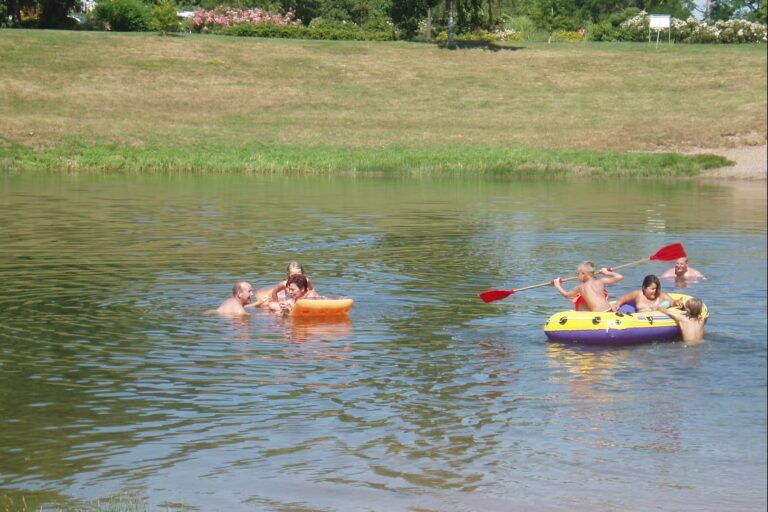 Campingplatz Sonnenwiese Badesee auf dem Campingplatz 3ad5fb24 9b59 491c 9eb0 4ae2b3355b4c 768x512