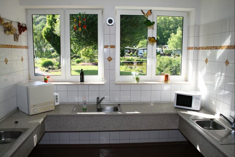 Campingplatz Sonnenwiese Gemeinschaftskueche auf dem Campingplatz 4a6c6fb9 8816 44f1 84fc 6457daaaec2c 768x512