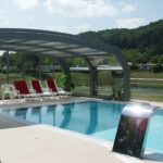 Campingplatz Sonnenwiese bderdachbares Schwimmbecken mit Sonnenliegen 2906eef7 f9e1 42bf 9707 5dac99e1c802 150x150