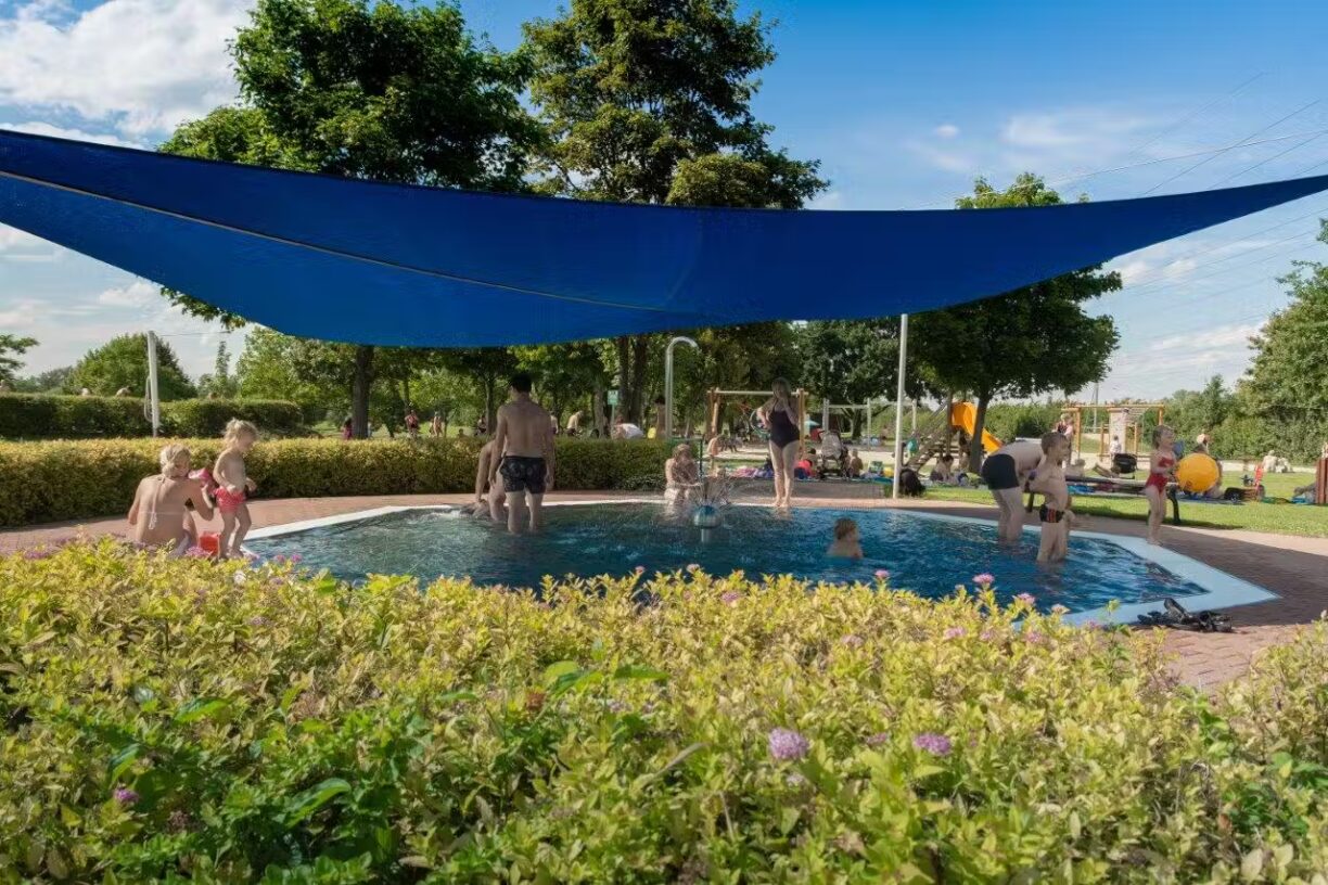 Campingplatz am Badesee Coswig Koetitz Kinderbecken aus der Sonne 1224x816