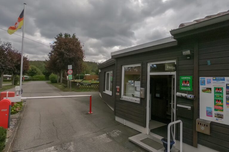 Campingplatz am Kraehenberg Einfahrt 768x512