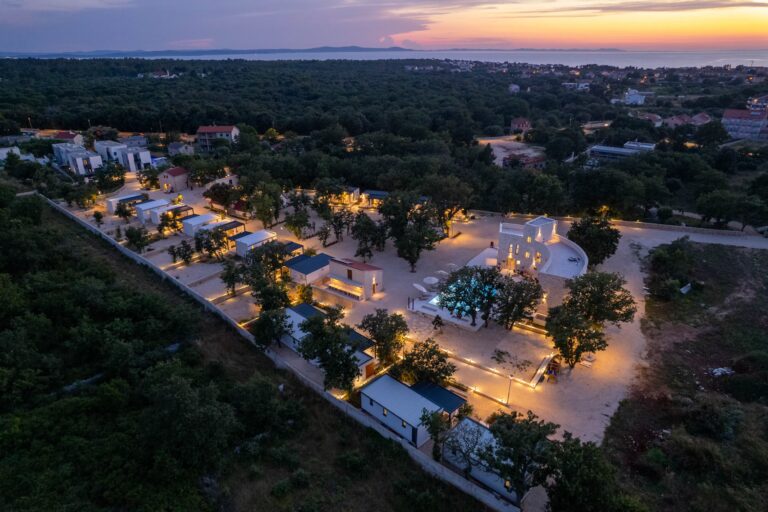 Dionis Zaton Camping Campingplatz aus der Vogelperspektive Campingplatz aus der Vogelperspektive f8192c8d 711f 48f6 811c 53103cccb356 768x512