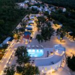 Dionis Zaton Camping Luftaufnahme des Campingplatzes bei Abend 629bdac6 5f62 43a5 b9d1 0c9e9a753366 150x150